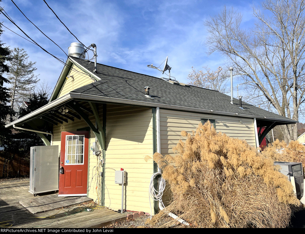 Sugar Loaf Station Building